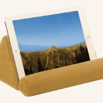 Ideas In Life iPad Tablet Pillow Holder for Lap – Pillow for Tablet or iPad – Universal Phone and Tablet Holder for Bed Can Be Used Also on Floor, Desk, Chair, Couch (Brown)